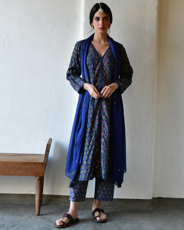 Nayaab blue block printed straight kurta (set of 3)